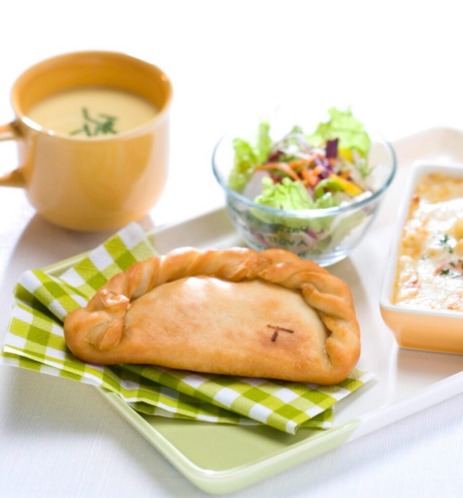 包み焼きピザ　トマト＆ソーセージ 個包装